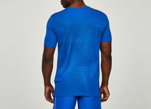 T-shirt en polyester à séchage rapide de qualité supérieure pour la salle de sport et l'entraînement physique - Product Image 4