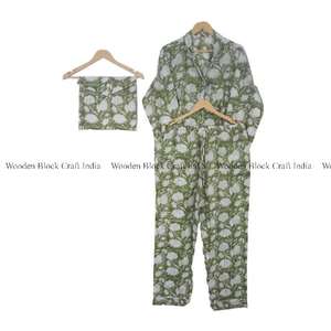 Ensemble de pyjamas d'été pour femmes, en coton doux et respirant, coupe ajustée, imprimé floral, ensemble de pyjamas, cadeau pour elle, vêtements de nuit confortables - Product Image 5