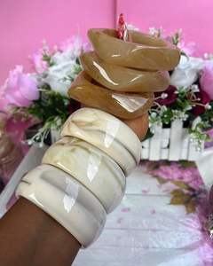 Brazalete de resina de acetato con ondas irregulares para mujer, brazalete geométrico grueso de acrílico, brazalete ancho con patrón marmoleado, adorno de mano a la moda - Product Image 5