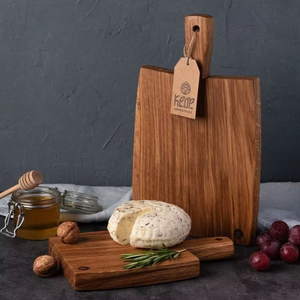 Tabla de cortar de madera maciza con una construcción robusta de madera de neem, ideal para cortar frutas, pan, queso y verduras frescas. - Product Image 1