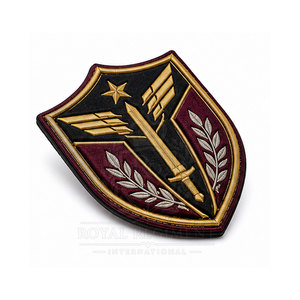 Badges de poitrine personnalisés, conçus avec un matériau durable, des détails impeccables et une fixation facile pour les vêtements et les accessoires. - Product Image 4