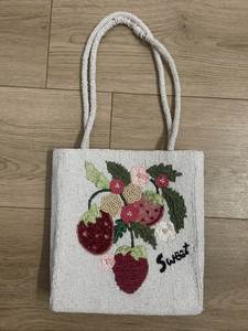 Sac fourre-tout brodé et perlé à la mode avec motifs décoratifs élégants - Product Image 1