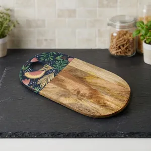 Tabla de servir y cortar de madera hecha a mano con arte en esmalte, una impresionante pieza central para mesa, elegante elemento decorativo. - Product Image 2