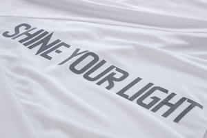 Camiseta Informal de Algodón 100% de 220g con Diseño en Blanco, Logotipo Impreso y Estampado Digital, con Efecto Luminoso en la Oscuridad - Product Image 5