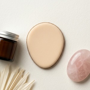 ฟองน้ำแต่งหน้า Air Makeup Puff รุ่น 05 สีดำ ขนาดมินิ รูปทรงนิ้วมือ ผลิตจากวัสดุรูบิเซลล์ ความแข็งแรงสูง ใช้ได้ทั้งแบบเปียกและแบบแห้ง สำหรับเกลี่ยรองพื้นและแต่งหน้า - Product Image 3