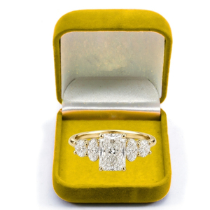Anillo de Diamantes Cultivados en Laboratorio con Certificación IGI de Oro Amarillo de 14K, Corte Radiante de 3CT, Piedras Laterales de 1CT, VS1, Color F, Anillo de Lujo para Novia - Product Image 1