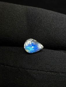 Piedra preciosa tallada en forma de pera. Piedra lunar natural azul fuego arcoíris tallada. - Product Image 1