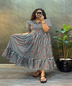 ชุดเดรสพิมพ์ลายแฟนซีมูล ชานเดรี แบบชิ้นเดียว สวมใส่ได้ทุกวัน ราคาขายส่ง เสื้อผ้าชาติพันธุ์ สีดำ - Product Image 1