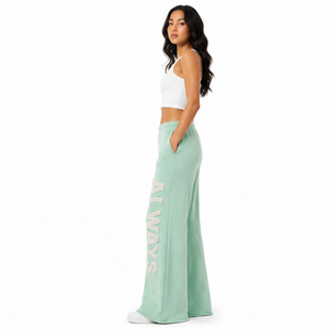 Pantalones de chándal acampanados de estilo urbano para mujer, de algodón grueso con forro polar de 450 GSM, joggers acampanados de felpa para invierno - Product Image 3