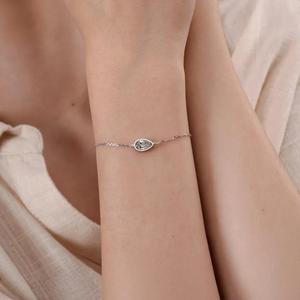 Bracelet solitaire minimaliste ajustable en diamant de laboratoire taille poire 1,00 carat D VVS2 certifié, serti clos, bijoux fins - Product Image 2