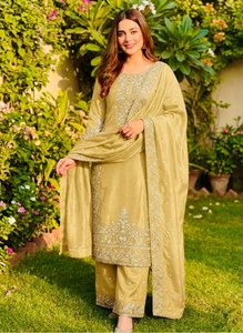 Ensemble brodé avec haut, bas et dupatta, entièrement cousu, prêt à porter - Product Image 4