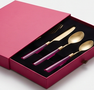 Ensemble de couverts dorés avec manches roses, fourchette, cuillère, couteau, passe au lave-vaisselle, design glamour, pour fêtes, hôtels et usage domestique - Product Image 6