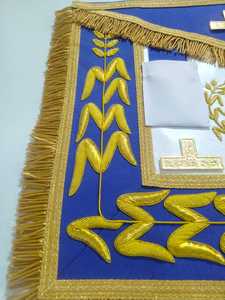 Tablier maçonnique en cuir d'agneau de qualité traditionnelle, brodé avec les symboles Orange Ordre Royal, Croix Rouge et Maître de la Broderie - Product Image 3