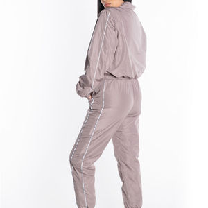 Ensemble deux pièces pour femmes, coupe-vent sportif élégant à capuche, imprimé, en nylon, léger, respirant, veste d'été pour l'extérieur, short, OEM - Product Image 5