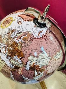 Globo Terráqueo Decorativo de Metal Moderno con Recubrimiento de Color Personalizado y Base Sólida Resistente para Exhibición en Escritorio, Oficina o Sala de Estudio - Product Image 4