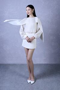 Blouse élégante en organza doux pour femme, à manches bouffantes, col rond, inspirée des motifs végétaux, fabriquée au Vietnam, vente en gros, référence KA12 - Product Image 6