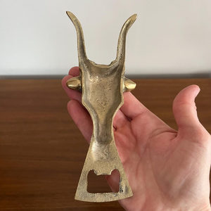 Abridor de Botellas Vintage de Latón Macizo Resistente con Diseño de Toro, Temática Artística del Oeste, para Coleccionistas y Entusiastas - Product Image 6
