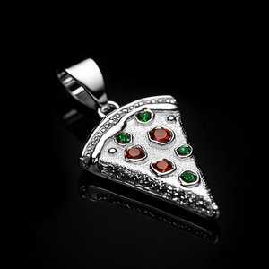 Collier pendentif mignon en or massif 14 carats en forme de tranchette de pizza avec pierres précieuses rouges et vertes, chaîne cubaine - Product Image 1