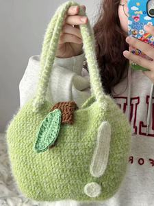 Nuevo Bolso Bandolera de Mujer a la Moda, Tejido a Mano con Diseño de Animales, Color Verde Manzana - Product Image 1