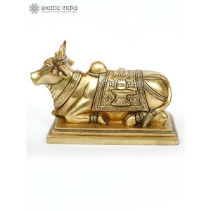 Statue de Nandi en laiton de 8 pouces avec Shivalinga sur le dos Sculpture élégante pour la décoration intérieure, les cadeaux et le temple fabriqués en Inde - Product Image 1
