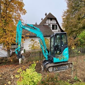 Mini-excavatrice Kobelco moderne pour travaux de construction, équipement pour le creusement de fossés, l'aménagement paysager, les projets d'infrastructure et les chantiers confinés. - Product Image 4