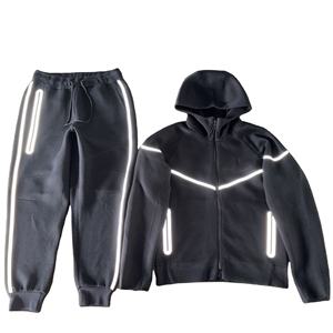 Conjunto Deportivo Personalizado de Chaqueta Cortavientos con Capucha y Pantalones Deportivos para Hombre, Estilo Urbano, Otoño, Transpirable - Product Image 1