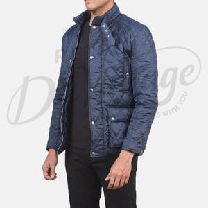 Veste matelassée bleu marine sur mesure pour homme, coupe ajustée, avec surpiqûres en losange, manteau d'hiver rembourré avec plusieurs poches et col à boucle - Product Image 5
