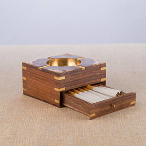 Cenicero de madera personalizado único con tapa hogar Oficina sala de estar Cenicero de madera para fumadores Cenicero de madera Decoración - Product Image 1
