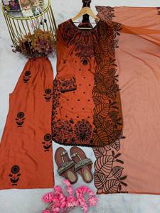 Ensembles de Kurta, pantalon et Sharara brodés par des designers, avec dupatta |   Collection de vêtements ethniques haut de gamme pour femmes |   Fête et mariage festifs - Product Image 6