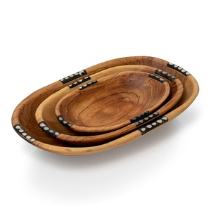 Grand saladier en bois pour les repas en famille, construction durable en bois naturel, idéal pour servir des plats, des fruits et des salades. - Product Image 3