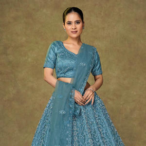 Lehenga Choli con bordado de lentejuelas pesadas, diseño intrincado, falda acampanada, blusa de diseñador, dupatta, ropa festiva nupcial - Product Image 4