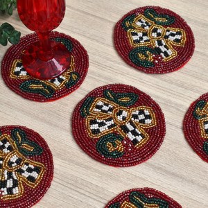 Ensemble de dessous-de-verre brodés faits main à prix abordable avec des perles colorées pour tasses à café, mugs à thé et accessoires de table - Product Image 3