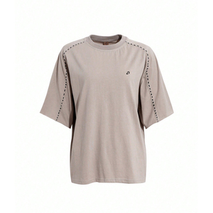 เสื้อยืดโอเวอร์ไซส์สีพื้นสำหรับผู้หญิง ทรงหลวม ไหล่ตก ผ้าคอตตอนหนา สีน้ำตาลอมเทา เย็บตะเข็บตัดกัน เสื้อยืดฤดูร้อน - Product Image 3