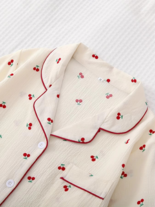 Combinaisons de nuit décontractées pour femmes, respirantes, durables, coupe ajustée, avec imprimé, disponibles en différentes couleurs et tailles. Vêtements de nuit pour femmes. - Product Image 2