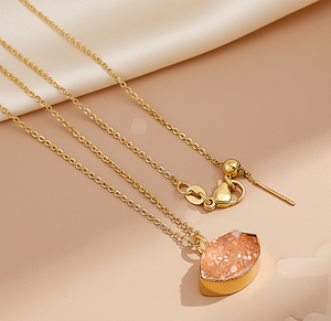 Collier pendentif en pierre Druzy naturelle, laiton plaqué or, bijoux faits à la main, vente en gros, fournisseur OEM, logo personnalisé - Product Image 1