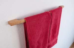 Organisateur mural en bois de manguier naturel avec crochets pour le rangement des serviettes et la décoration minimaliste de la salle de bain et de la maison - Product Image 2