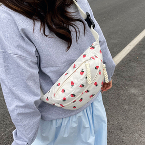 Sac de rangement en cuir pour la taille avec ceinture réglable, compartiments sécurisés et design compact pour la marche, les voyages et les activités quotidiennes - Product Image 4