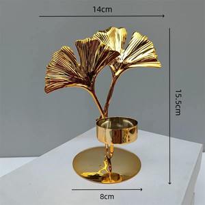Magnifique bougeoir floral en métal, éclatant d'une lueur paisible, pour une ambiance intemporelle et sereine chaque soir – un article de décoration intérieure très prisé. - Product Image 4