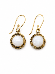 Boucles d'oreilles en laiton avec pierre de lune naturelle |   Boucles d'oreilles pendantes en pierres précieuses faites à la main - Product Image 1