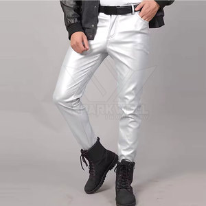 กางเกงขายาวทรงตรงสีขาวเคลือบ PU สำหรับผู้ชาย เอวกลาง ซิปหน้า สไตล์ลำลอง พร้อมเข็มขัดตกแต่ง - Product Image 6