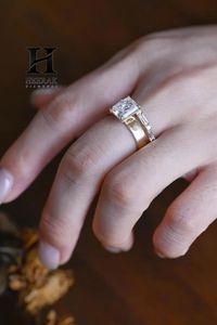 Anillo de compromiso de oro amarillo de 14K con diamante de laboratorio de corte esmeralda de lujo, diseño de banda de cigarro, ancho y plano, apilable - Product Image 5