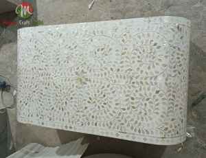 Mesa de Centro Hecha a Mano con Madreperla |   Decoración de Lujo con Incrustaciones Florales - Product Image 4