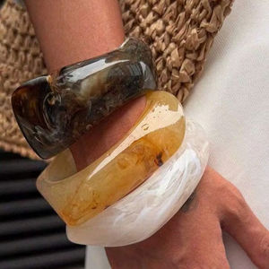 Bracelet manchette en résine motif écaille de tortue, géométrie irrégulière, épais, en acrylique, accessoires pour femmes, bijoux à porter au quotidien - Product Image 1