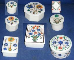 Caja redonda de mármol blanco de alta calidad, hecha a mano, con incrustaciones de diseño floral multicolor, ideal para el hogar y como regalo de boda. - Product Image 6