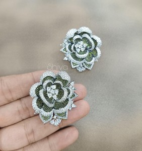 Pendientes de circonita plateados de moda con circonita esmeralda talla pera, joyería de aleación de moda para mujer, ideal para ocasiones especiales. - Product Image 1