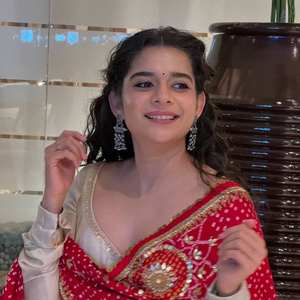 Robe de créateur - Bas et dupatta avec bordure en dentelle pour les vêtements de fête indiens et pakistanais - Product Image 3