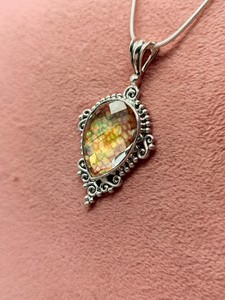 Pendentif en cristal de quartz céleste avec chaîne, collier élégant en pierres précieuses, cadeau de bijoux pour femmes, design unique et élégant - Product Image 5
