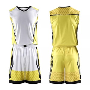 Ensemble d'uniformes de basketball raffinés : Maillot respirant et short léger, vêtements de sport contemporains et aérodynamiques - Product Image 2