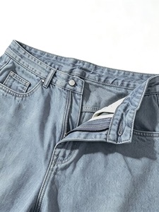 Shorts en denim de coton de haute qualité pour hommes, style streetwear décontracté, avec poches, bleu clair délavé. - Product Image 3
