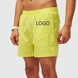 กางเกงขาสั้นกีฬาผู้ชายผ้าไหมน้ำแข็ง ระบายอากาศ แห้งเร็ว มีซิป กระเป๋าหลายช่อง สำหรับฤดูร้อน ขายส่งจากโรงงาน - Product Image 1